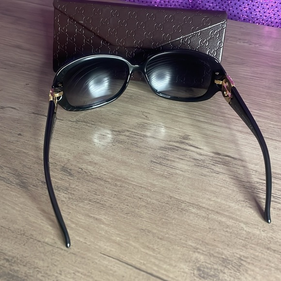 Gucci Black Sunglasses with Case - Picture 5 of 10